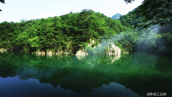 尘世间最遥远的距离，是身与心的距离。明堂山，安宁、静谧，令人心驰神往。