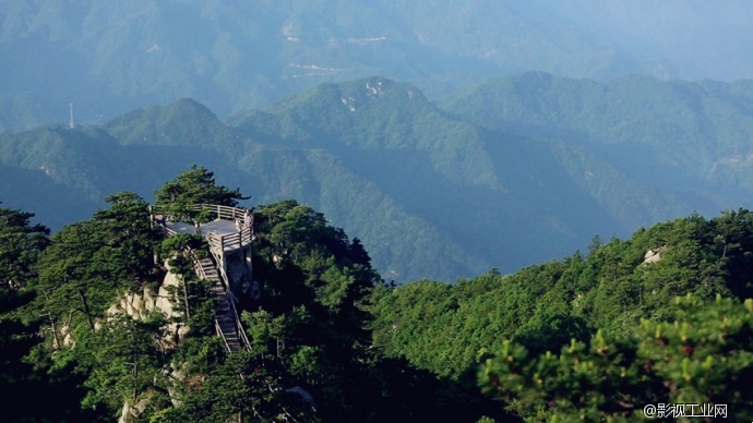 尘世间最遥远的距离，是身与心的距离。明堂山，安宁、静谧，令人心驰神往。