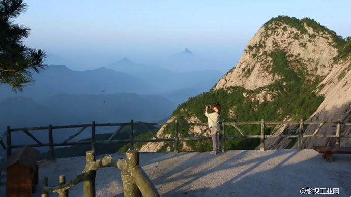 尘世间最遥远的距离，是身与心的距离。明堂山，安宁、静谧，令人心驰神往。