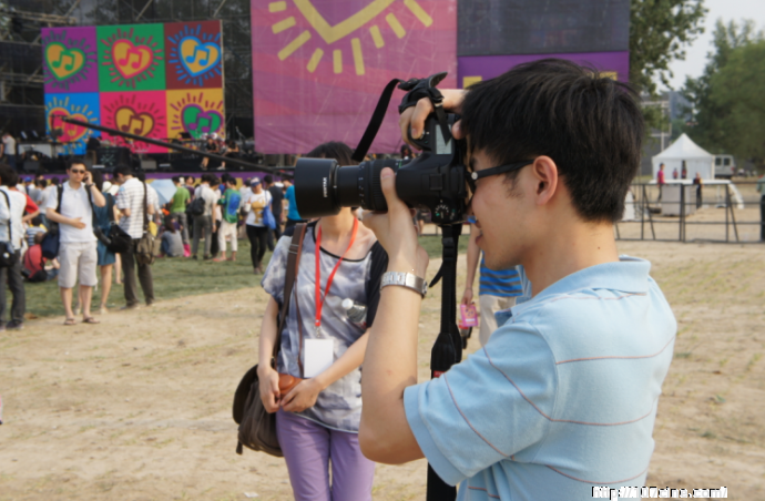 2O11KAMA LOVE音乐节上的那些摄像机以及单反们