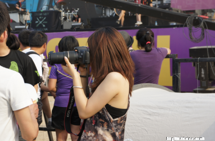 2O11KAMA LOVE音乐节上的那些摄像机以及单反们