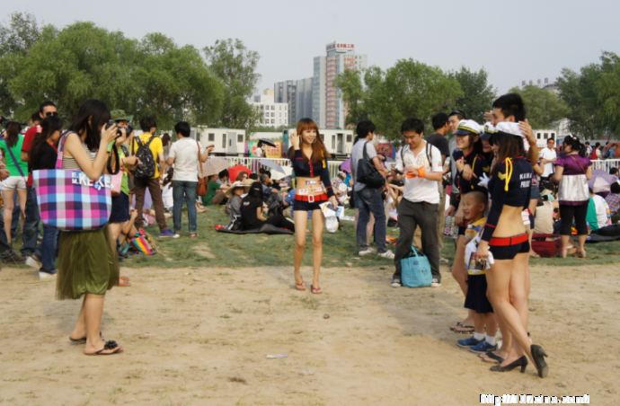 2O11KAMA LOVE音乐节上的那些摄像机以及单反们