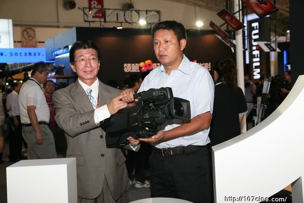 索尼首台HSC-E80高清系统摄像机成功交接