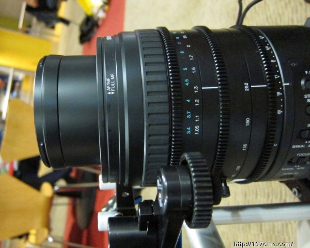 索尼非正式展出为 PMW F3摄影机开发的全新变焦镜头