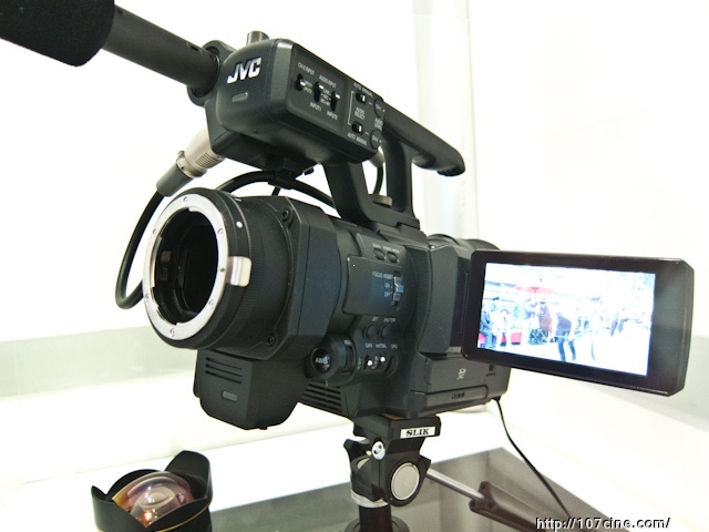 JVC GY - HMQ10 4K摄像机市场售价4995美金