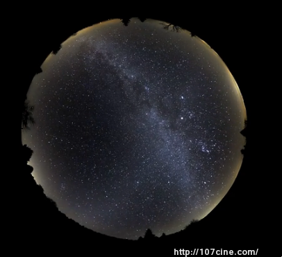 夜空，延时捕捉狮子座流星雨