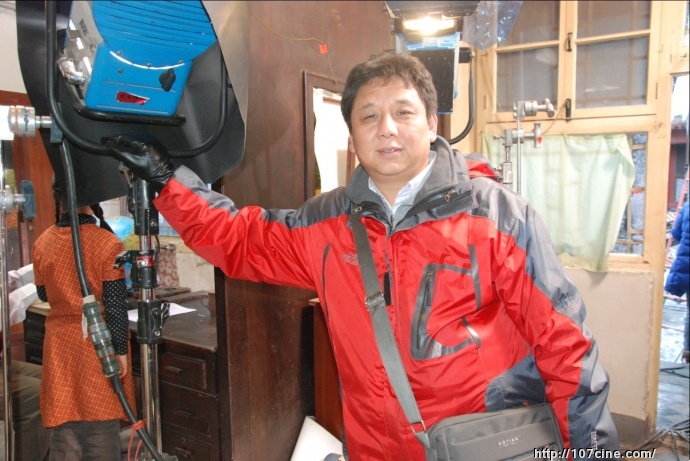 邵馨莹导演微电影《一张世界地图背后》拍摄制作完成， 大冬天热出了汗啊（有RED又造雪）