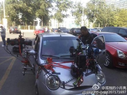 　 看　小车的压力有多大啊