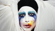 LadygagaMV《Applause》，RED DRAGON拍摄