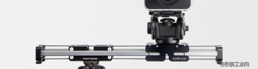 Edelkrone SliderPlus Pro 电影级专业版魔术滑轨 (加大版) 第一台重型攜帶滑軌， 可以更佳貼切您的生活了! SliderPLUS PRO 是世界上唯一的相機滑軌，他可以讓您的工作長度長2倍。SliderPLUSPRO承襲了SliderPLUSV2(獲得了Videomaker的編輯獎及聚光燈獎)的設計。獨特的滑軌設計，增加了兩倍長度。新的相機支架及載重增加了更