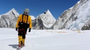 生为纪录片人：珠峰雪崩亲历者魏安杰讲述惊险时刻和高山纪录片创作